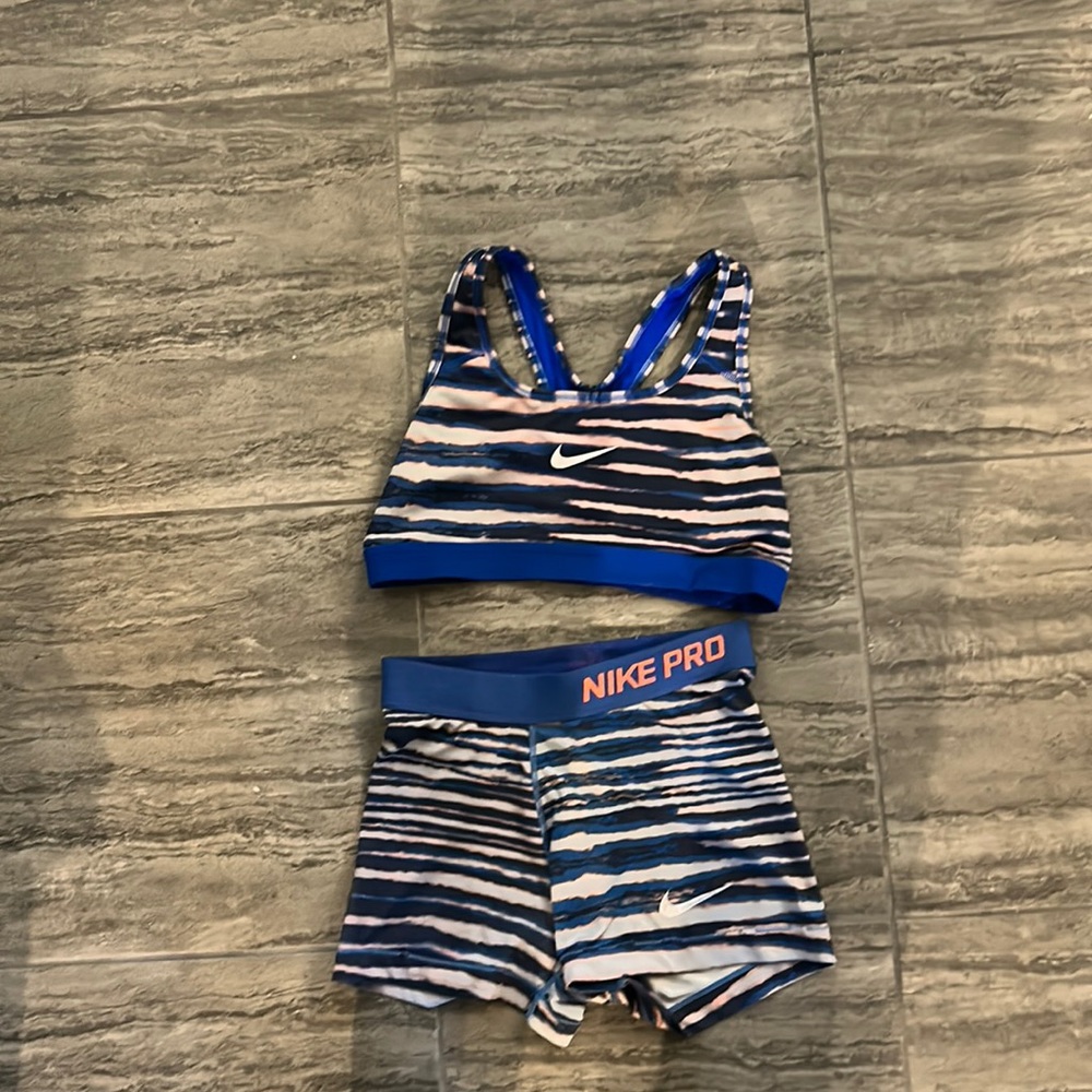nike sports bra and spandex set